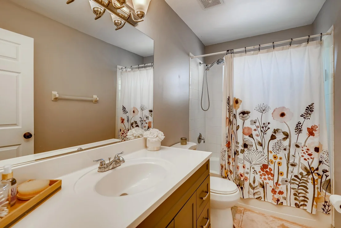 Photo of 3387 Commodore Court