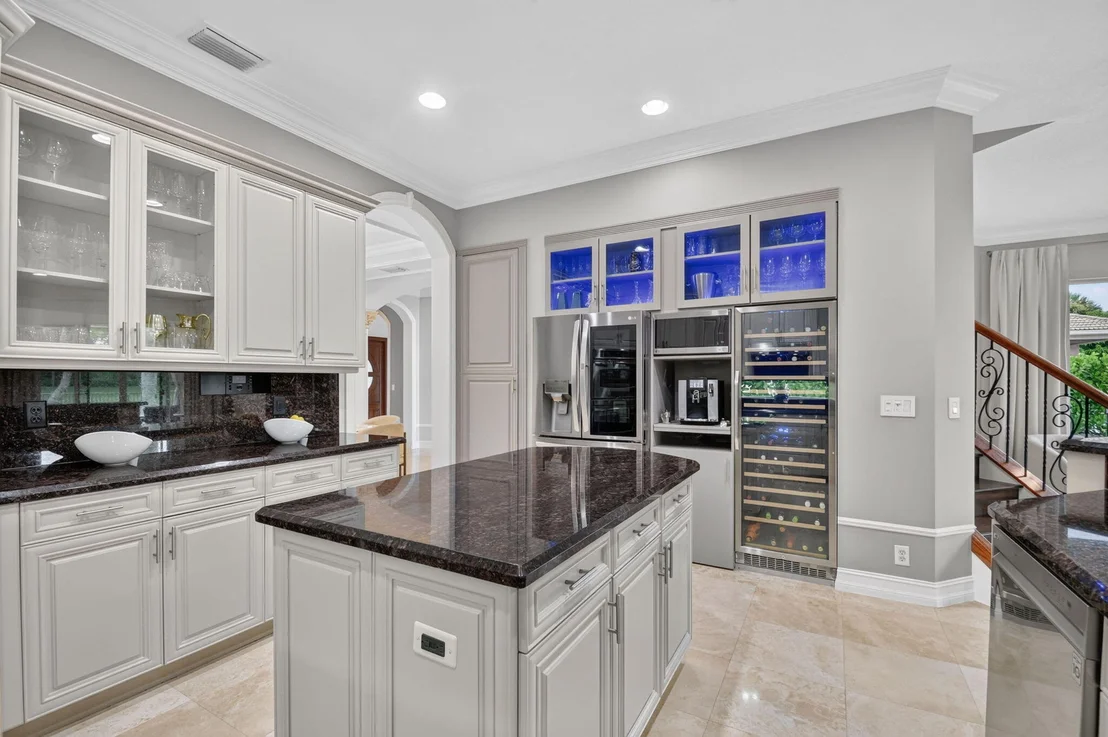 Photo of 718 Edgebrook Lane