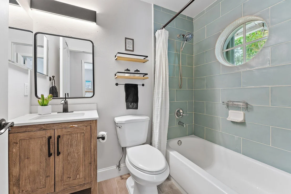 Photo of 6310 Leslie Street