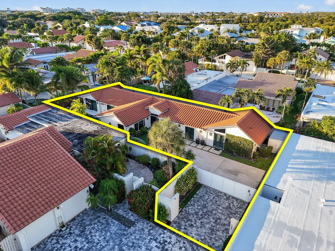 Photo of 105 W Tarpon Lane