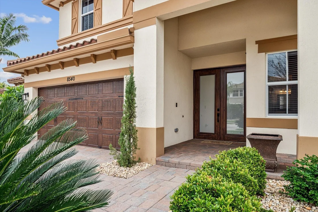 Photo of 8540 Lakeside Drive