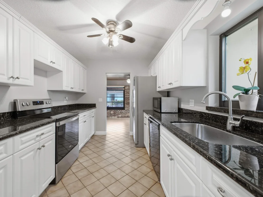 Photo of 815 South Road