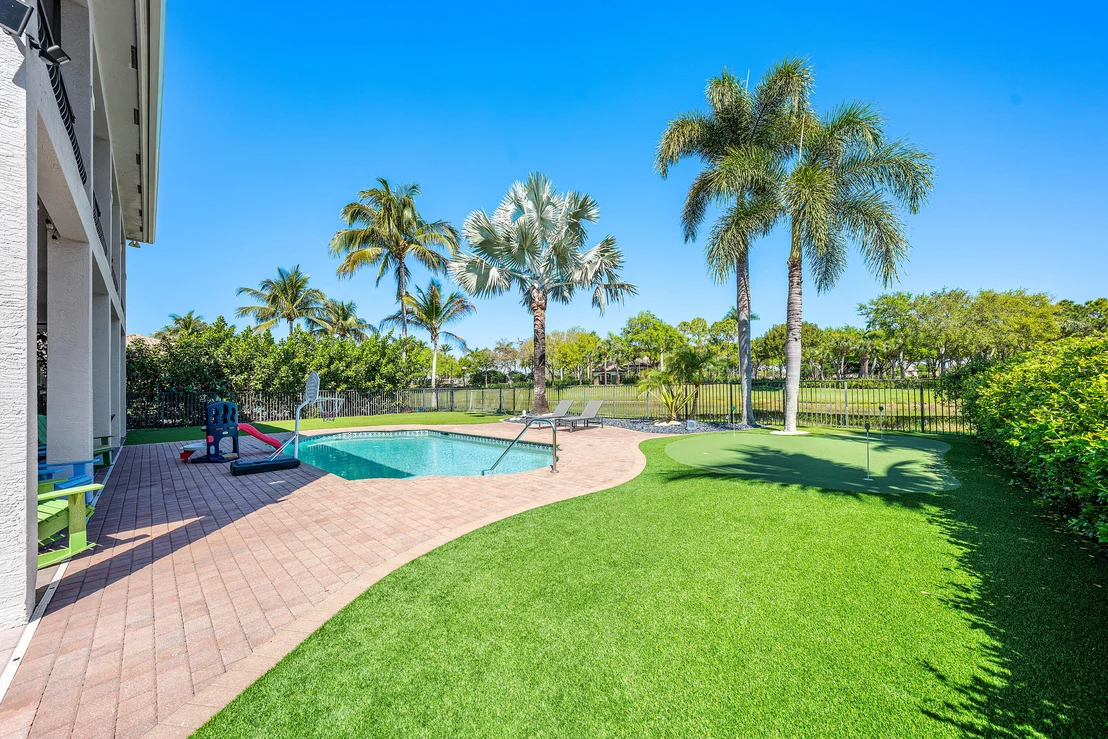 Photo of 8867 Starhaven Cove