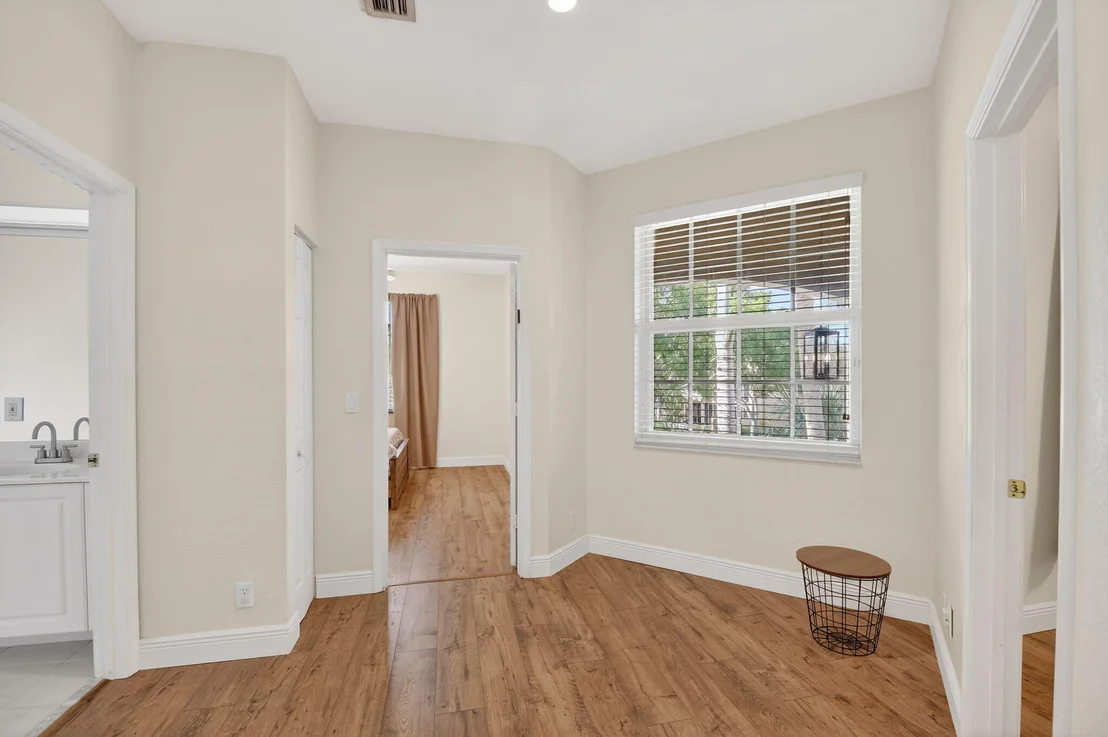 Photo of 1605 E Classical Boulevard