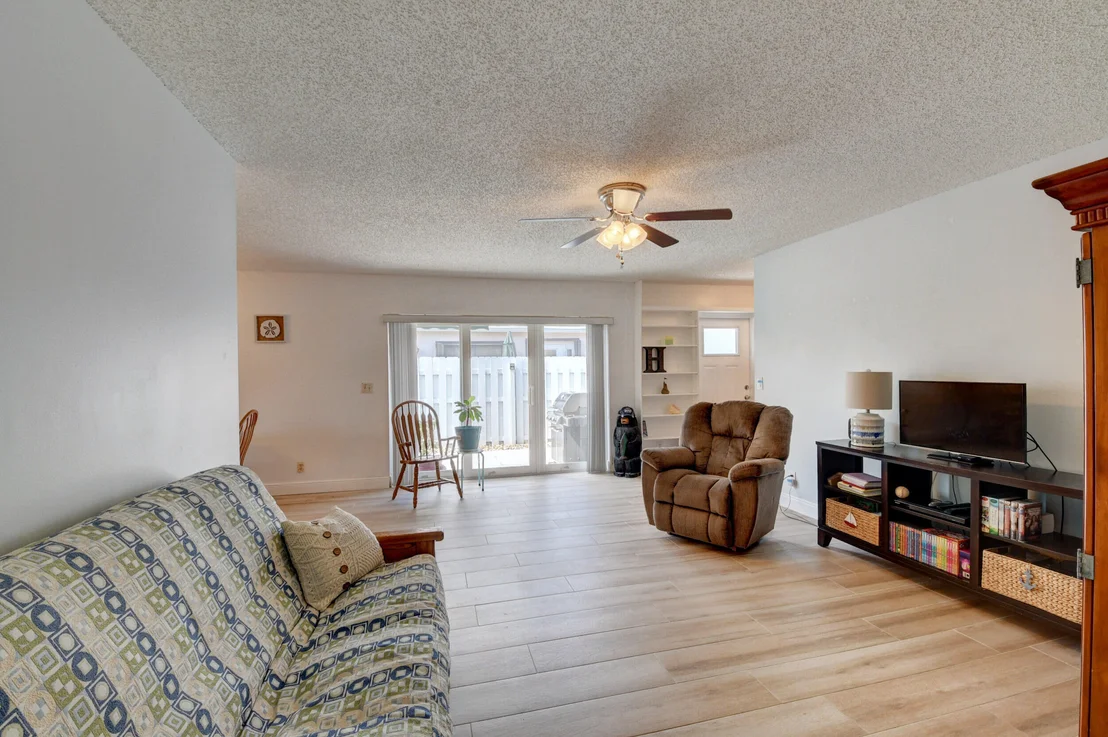 Photo of 5102 Mirror Lakes Boulevard