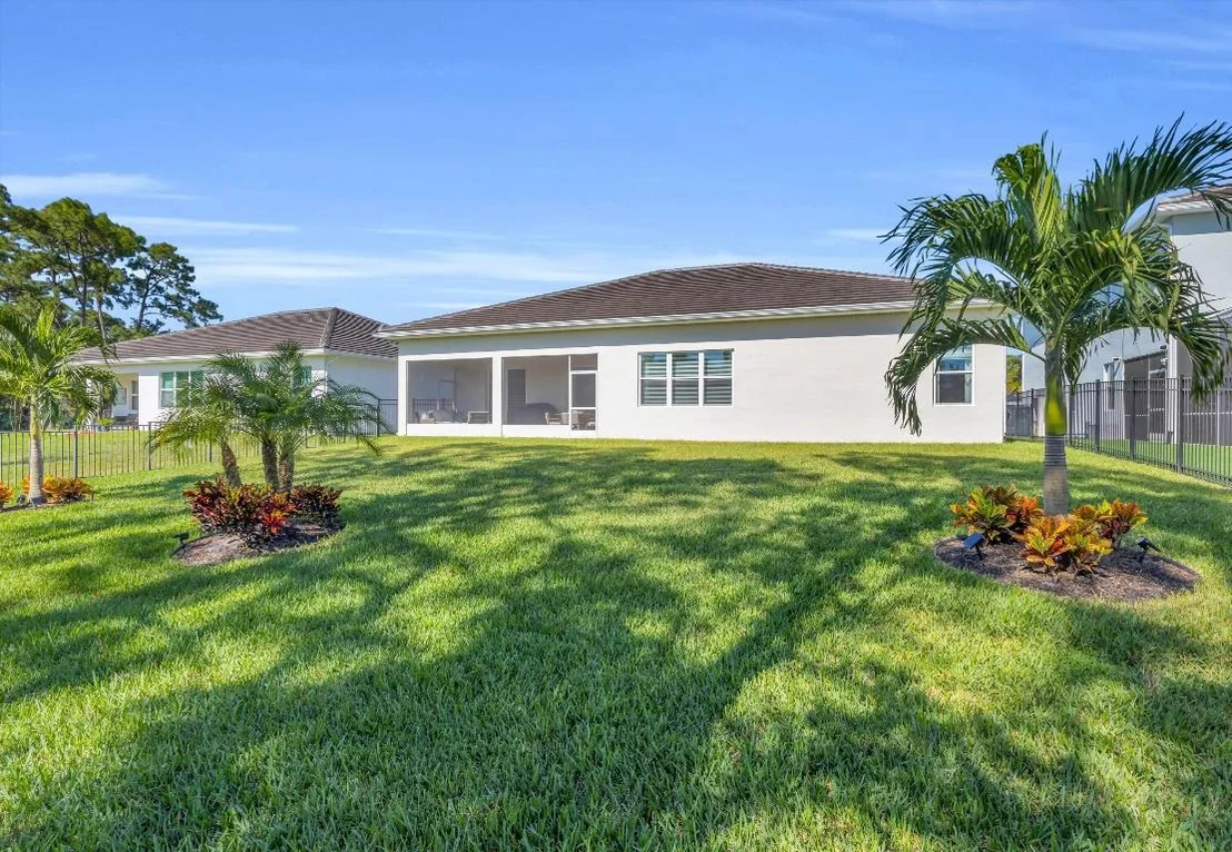 Photo of 668 SW Riverwatch Place