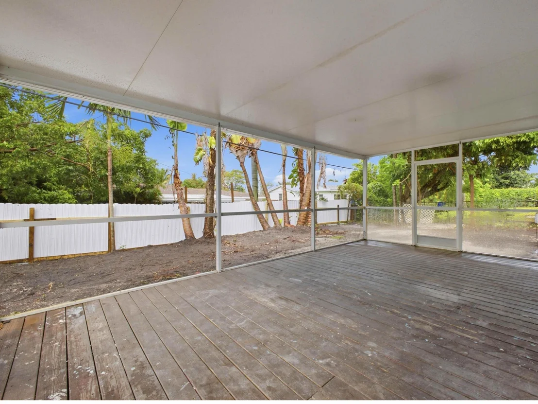 Photo of 1421 Crest Drive