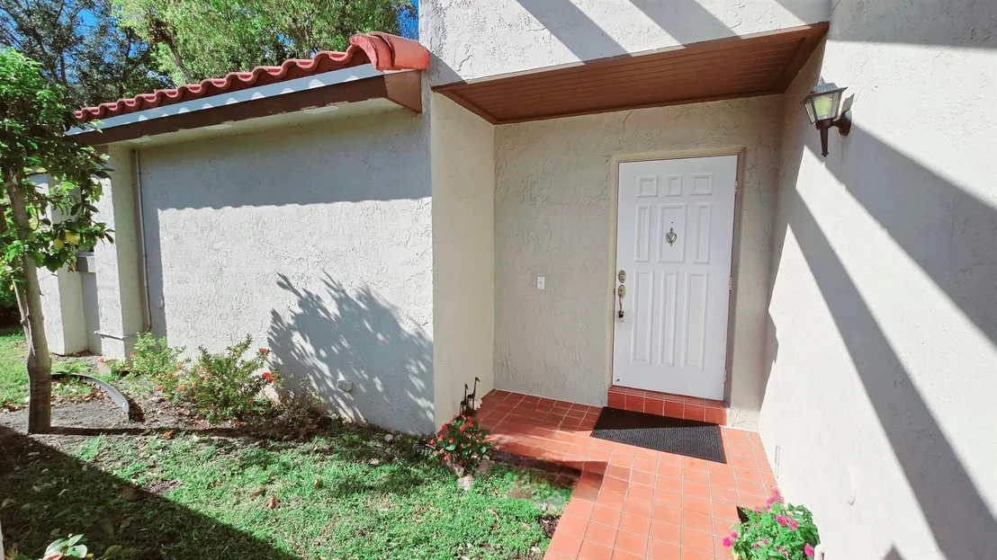 Photo of 2196 Charleston