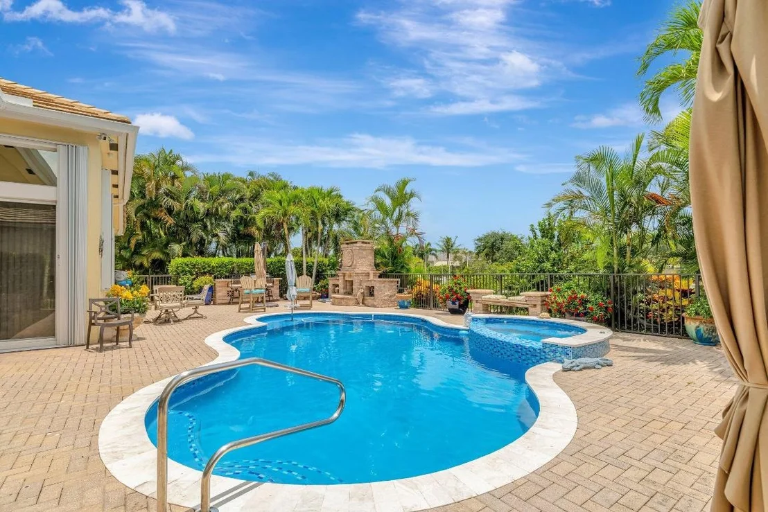 Photo of 699 SW River Bend Circle