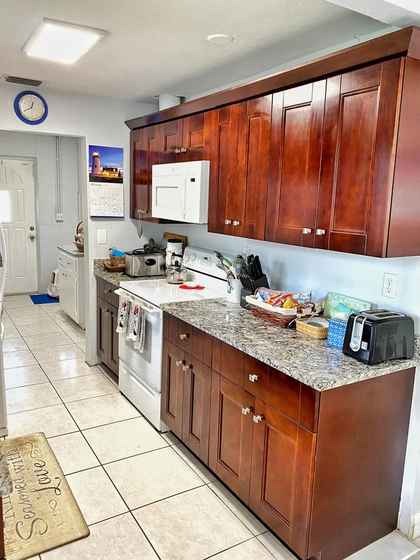 Photo of 421 Davis Road