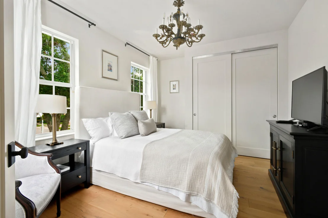 Photo of 213 NEW HAVEN Boulevard