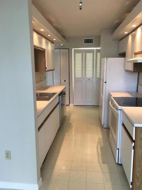 Photo of Unit E2 at 108 Half Moon Circle