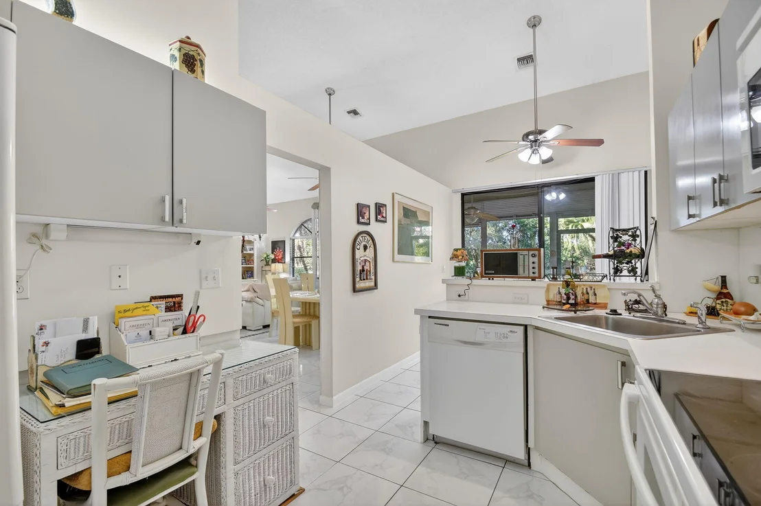 Photo of 7147 Le Chalet Boulevard