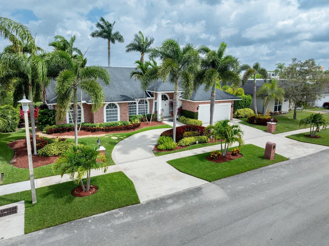 Photo of 16633 Golfview Drive