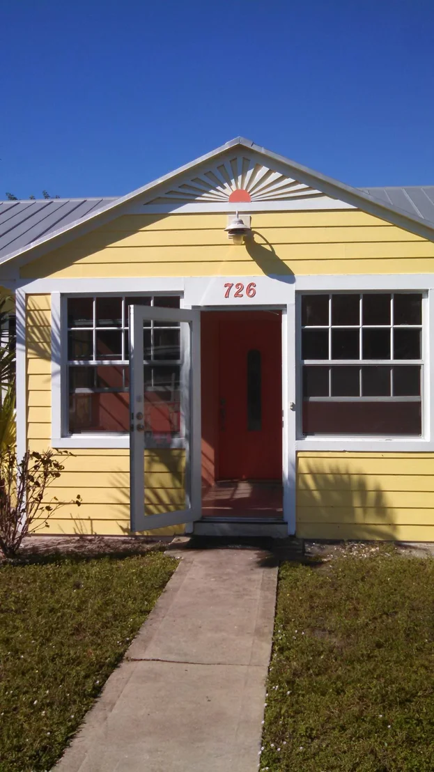 Photo of 726 SE 3rd Avenue