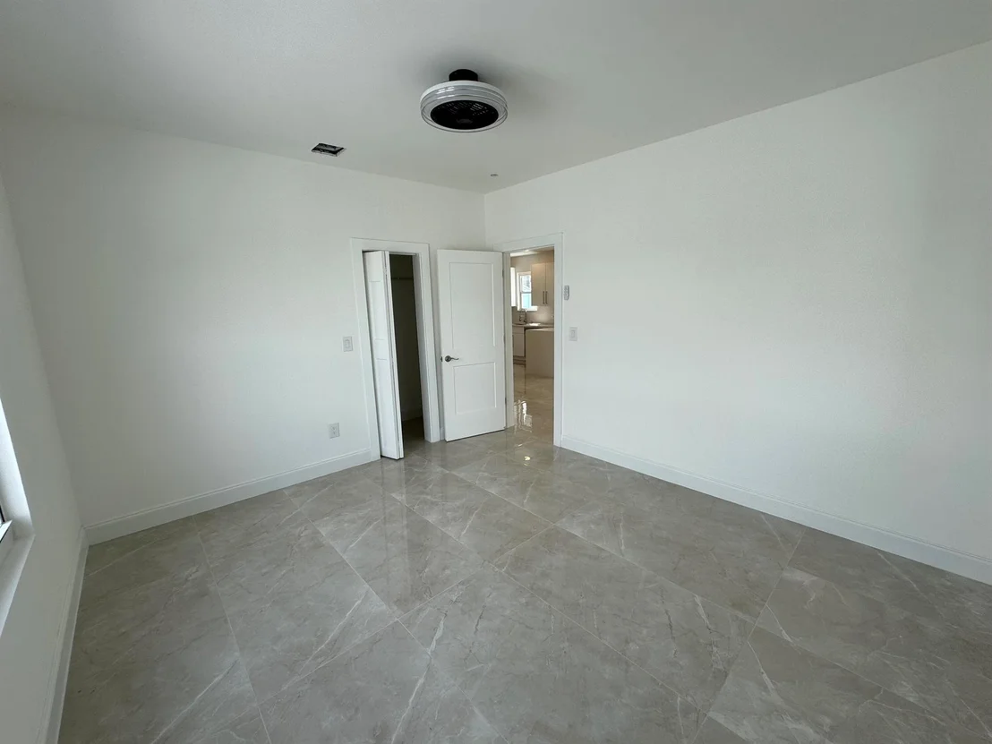 Photo of 418 Colonial Road