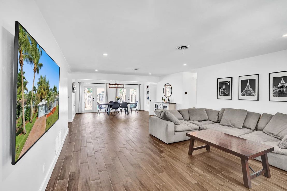 Photo of 825 SE 16th Place