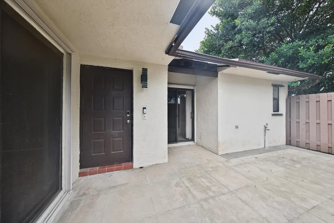 Photo of Unit B at 3402 WATERVIEW Circle