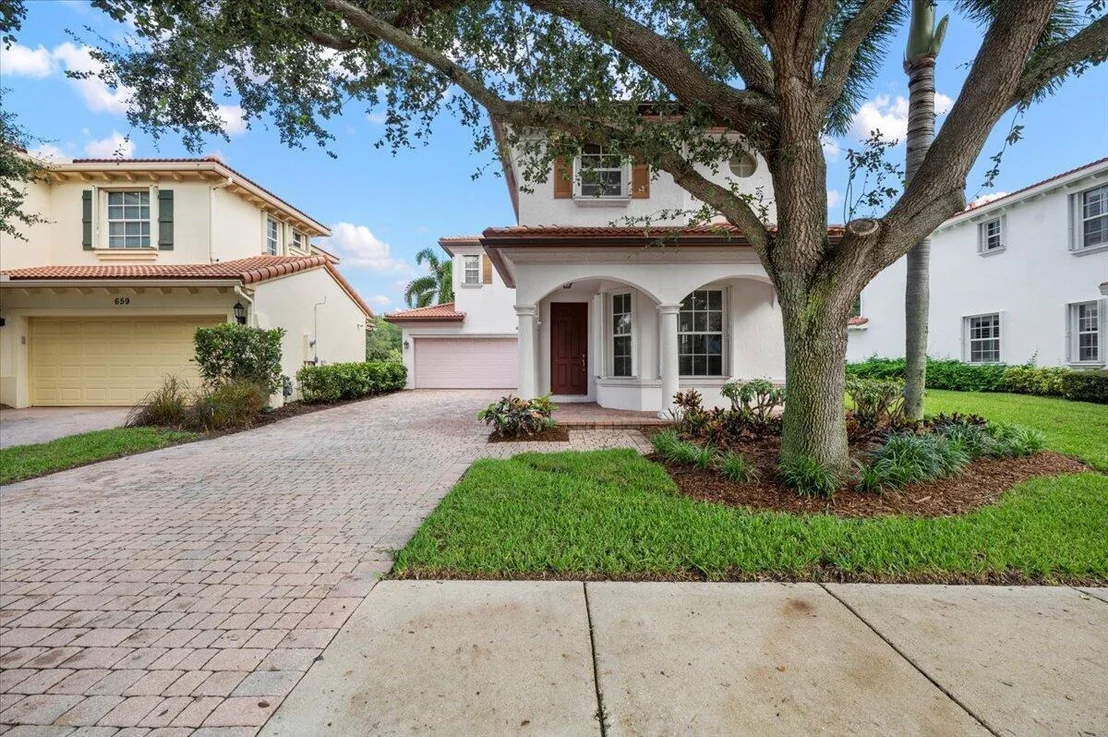 Photo of 657 Castle Drive