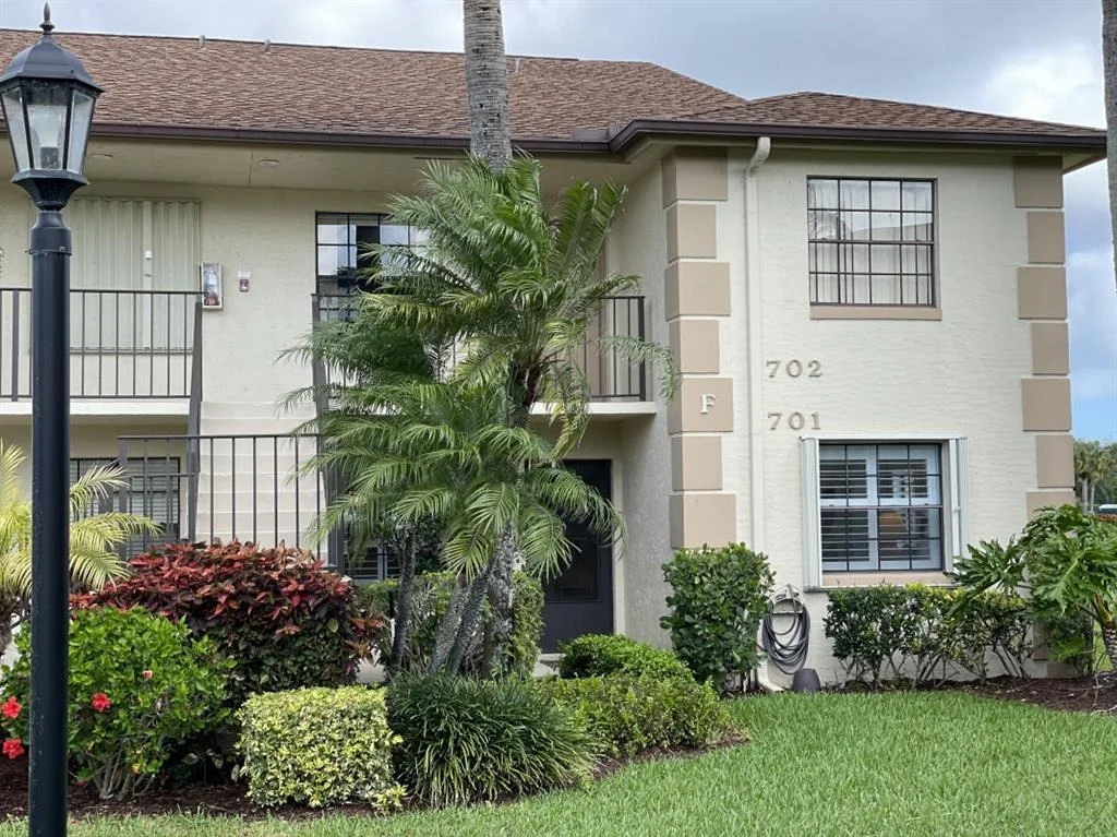 Photo of Unit F at 701 Pinecrest Circle