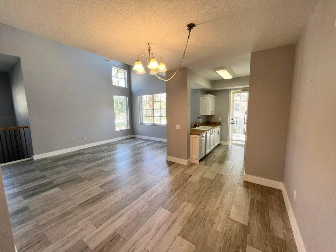 Photo of Unit 21 at 1116 University Boulevard