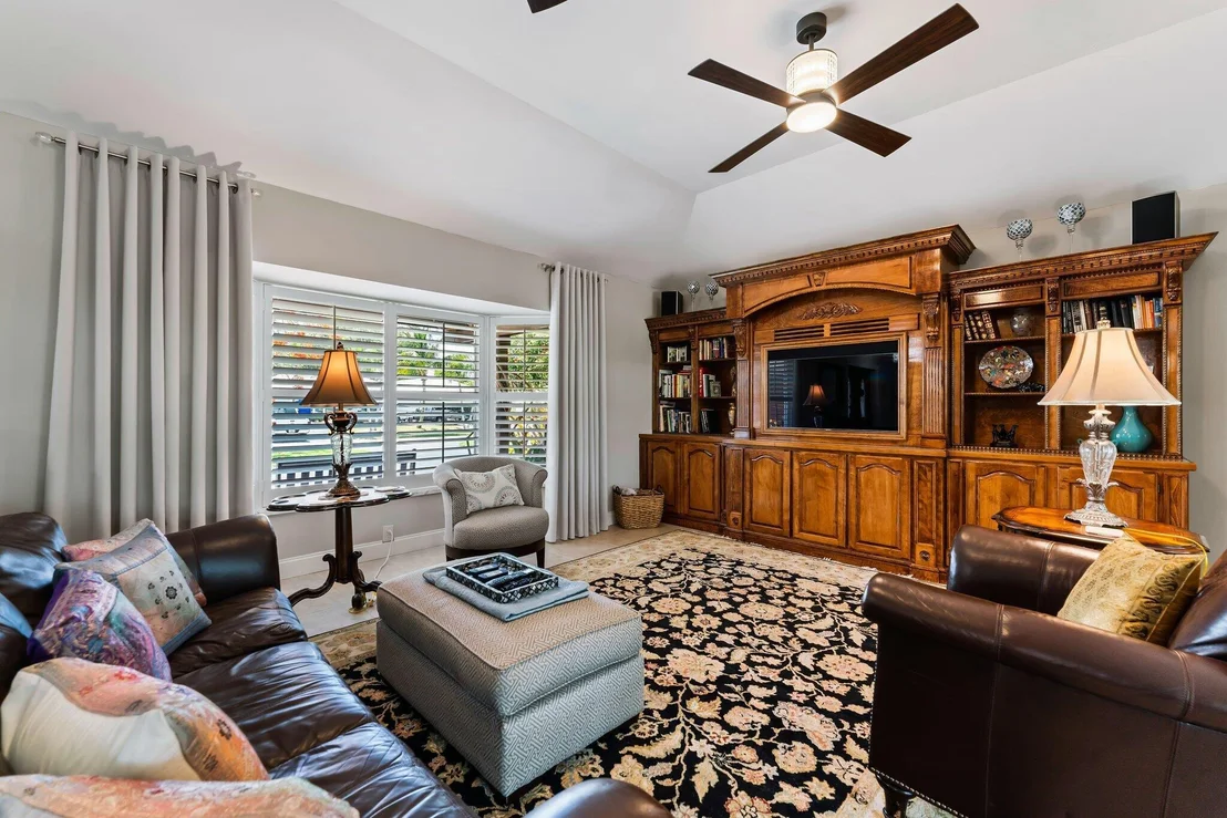 Photo of 230 Fairway W