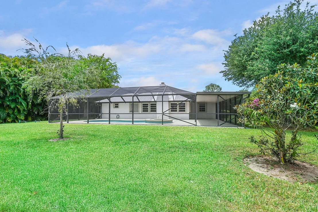 Photo of 895 SE Waterside Way