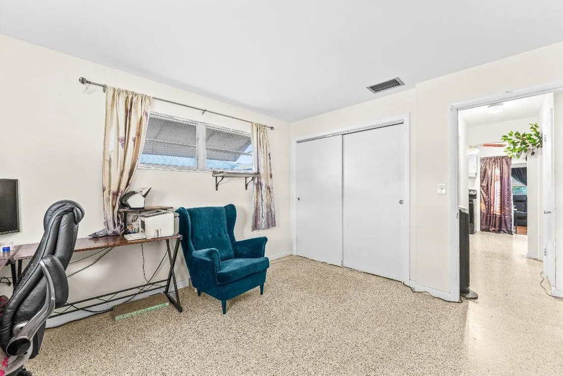 Photo of 1084 James Road