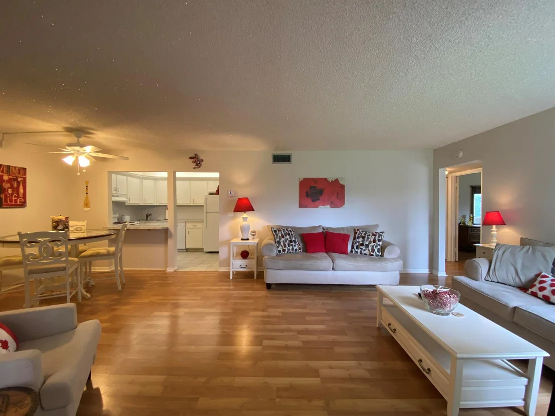 Photo of Unit D1 at 302 Pine Ridge Circle