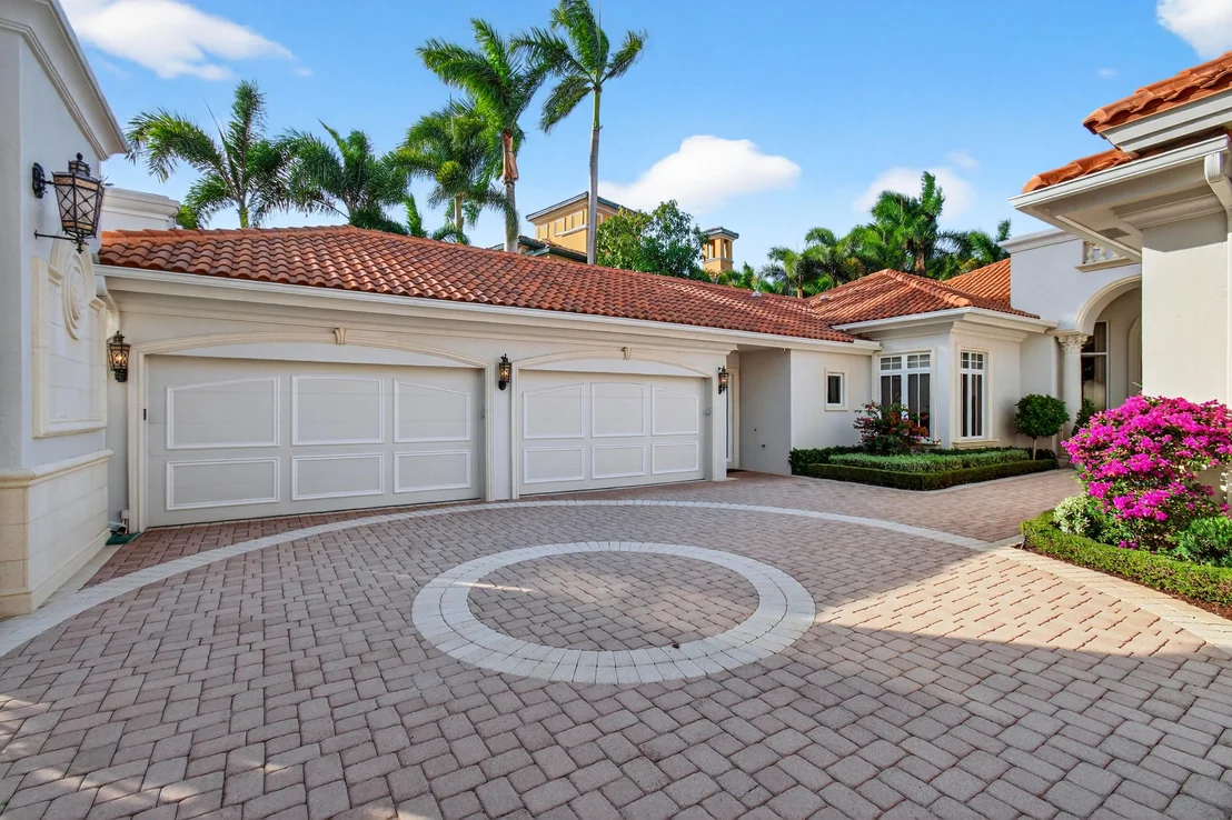 Photo of 331 MIZNER LAKE ESTATES Drive