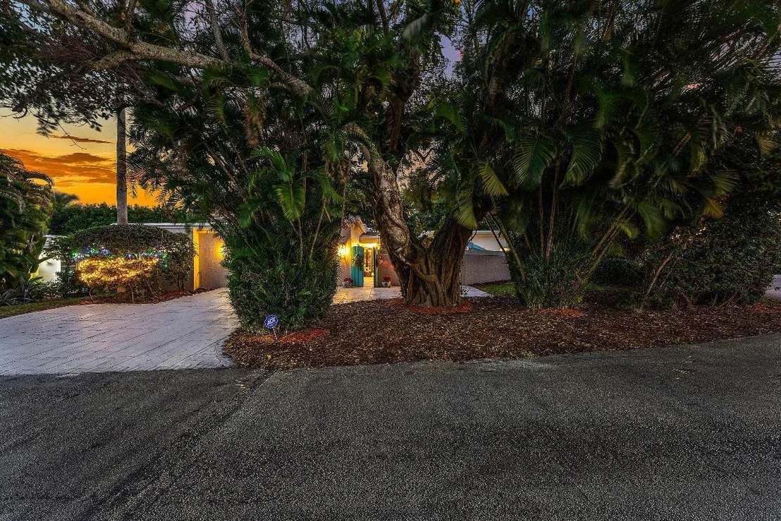 Photo of 800 Lagoon Lane
