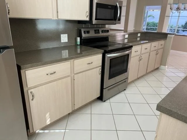 Photo of 188 S HAMPTON Drive