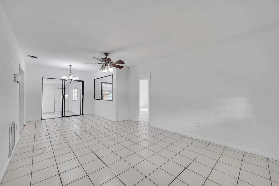 Photo of 415 Flagami Boulevard