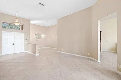 Photo of 921 Crestview Circle
