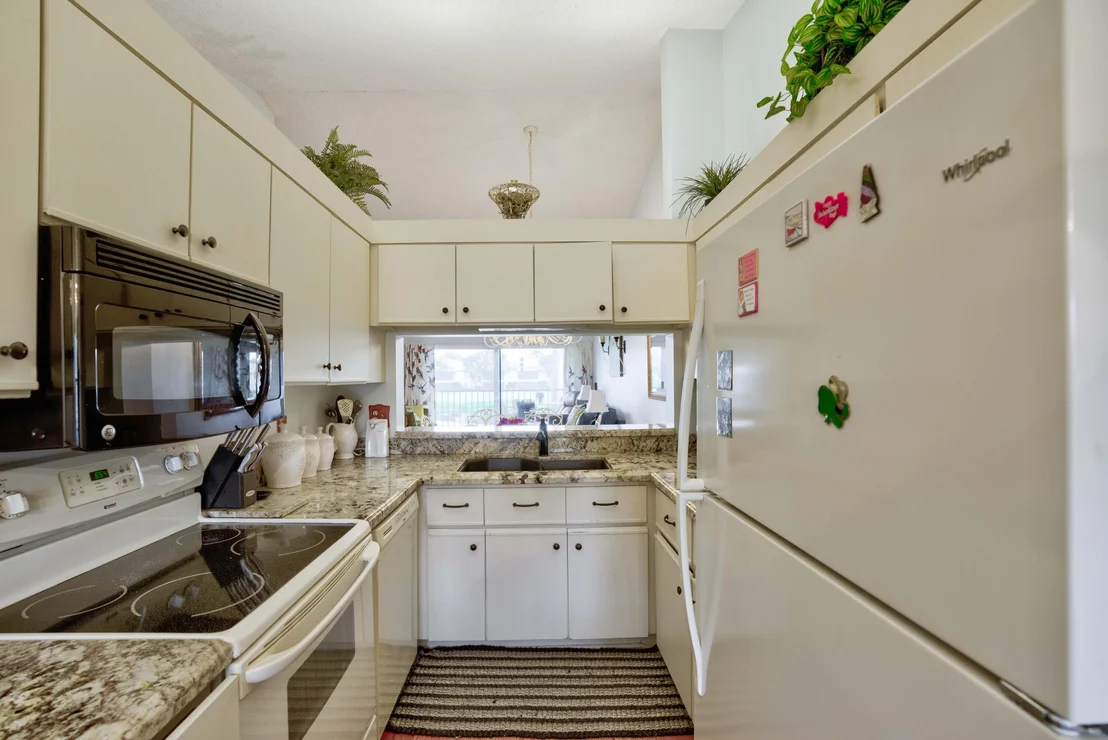 Photo of Unit E at 702 Pinecrest Circle
