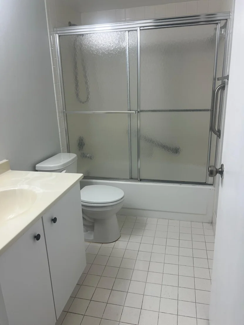 Photo of Unit E2 at 3402 Bimini Lane