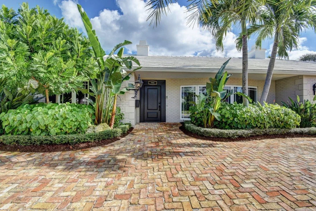 Photo of 998 Cypress Way