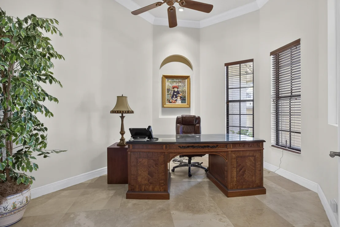 Photo of 10715 Versailles Boulevard