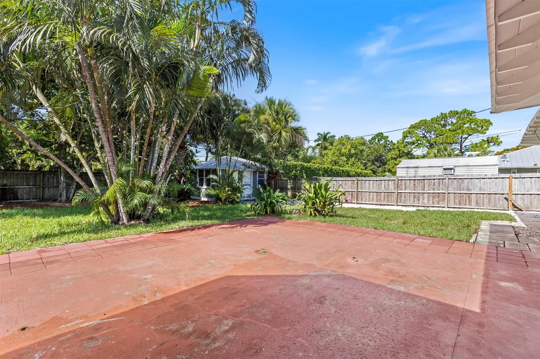 Photo of 333 SW Manor Drive