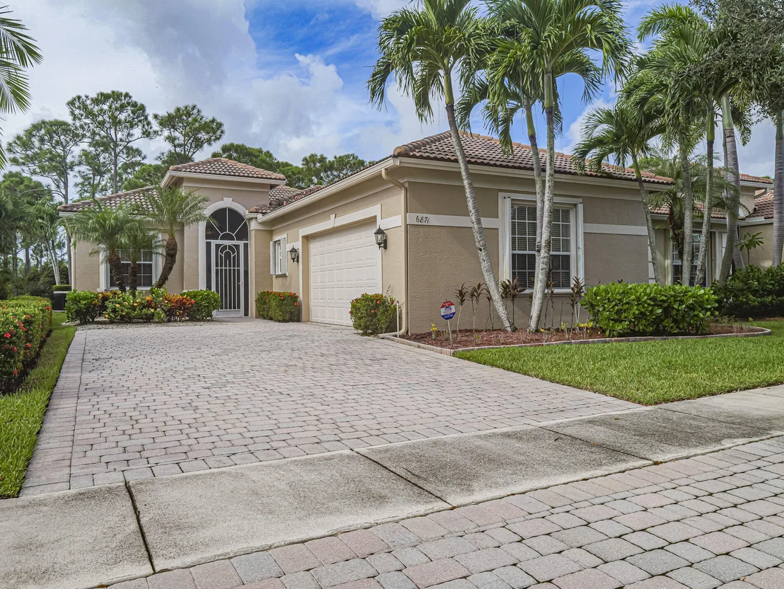 Photo of 6871 SE Twin Oaks Circle