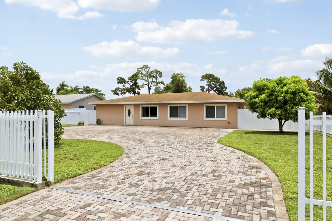 Photo of 2488 Pineway Drive