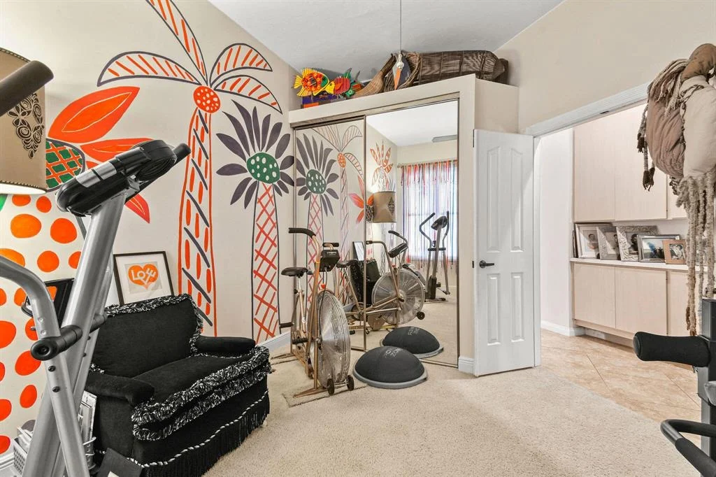Photo of 187 S Hampton Drive