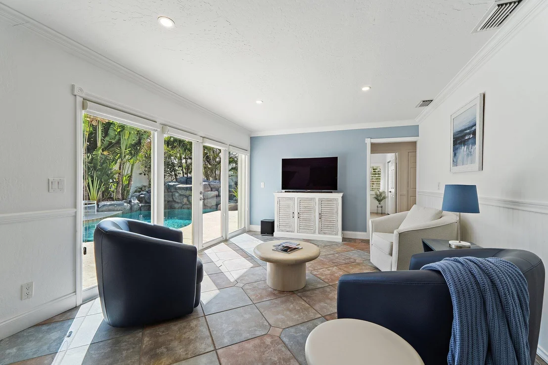 Photo of 102 W Sandpiper Circle