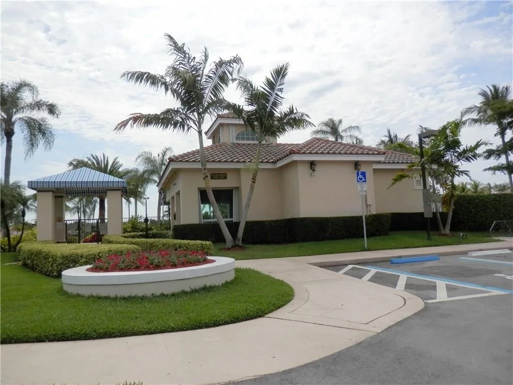 Photo of 1097 Longview