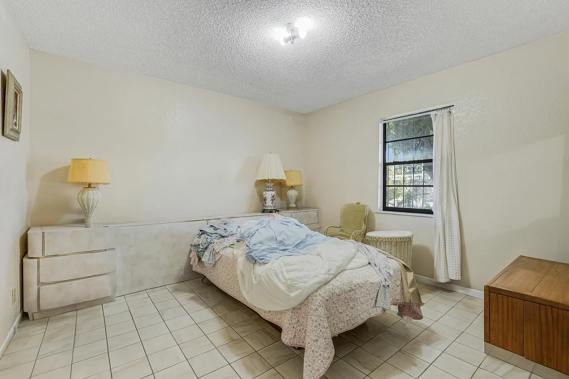 Photo of 2822 Summit Boulevard