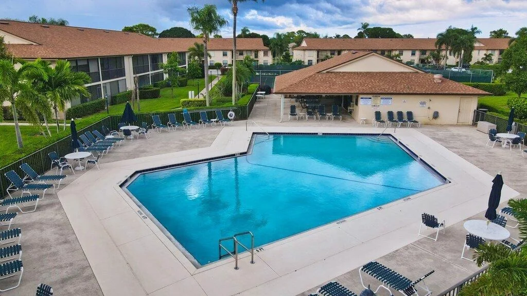 Photo of Unit B at 1402 Pinecrest Circle
