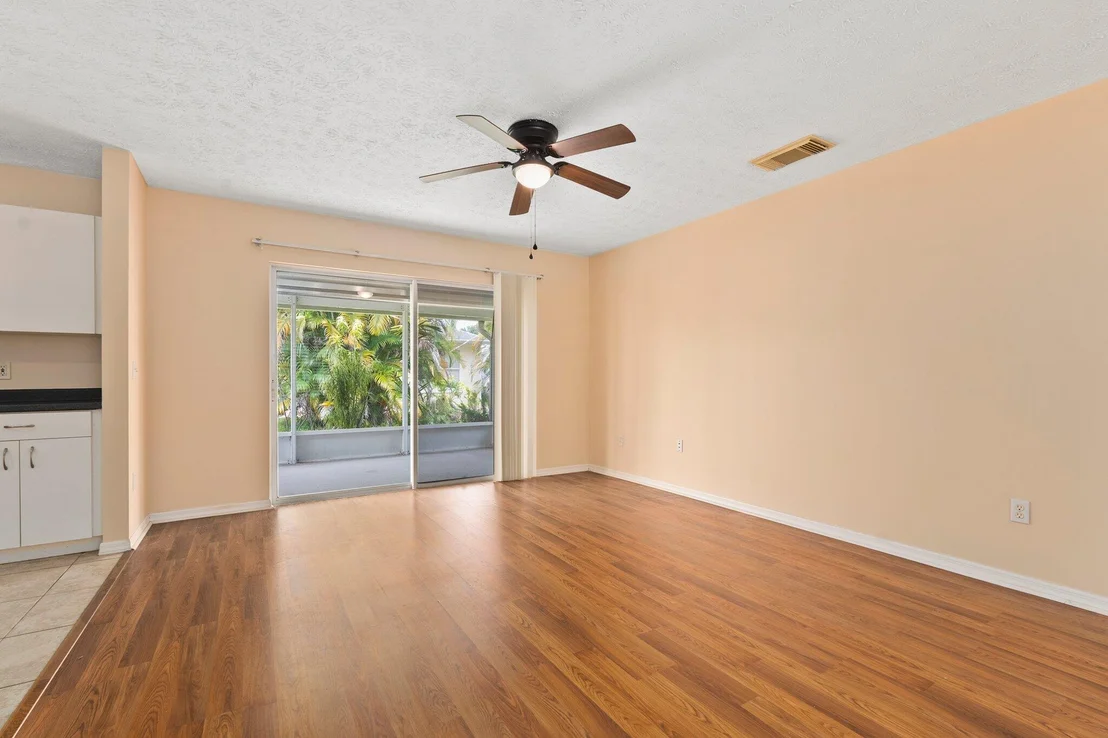 Photo of 6725 Tulipan