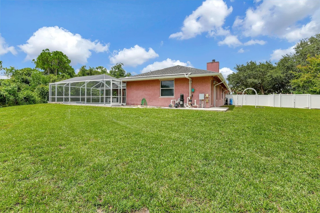 Photo of 1624 SW Gregor Way Way