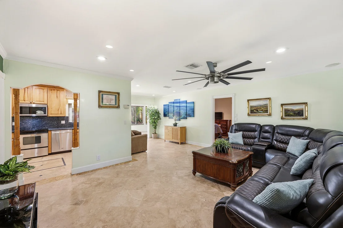Photo of 390 SE 12th Avenue