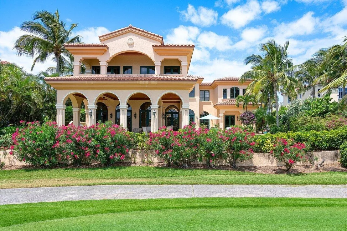 Photo of 6971 SE Harbor Circle